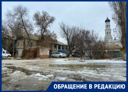 Что имеем - не храним: памятник архитектуры тонет из-за коммунальной аварии и бездействия