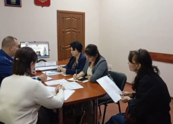 Лекарства, зарплаты, помощь семьям бойцов: на что пожаловались прокурору в Астраханской области