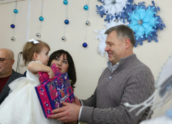 Астраханский губернатор навестил семьи участников СВО в Харабалинском районе