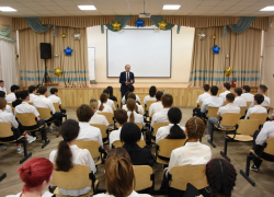 Председатель Гордумы Астрахани рассказал школьникам о благоустройстве территорий 