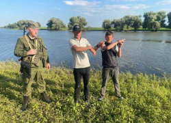 На границе Астраханской области с Казахстаном пойманы два нелегала