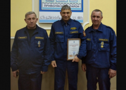 В Астраханской области наградили матросов за спасение людей с затонувшего судна