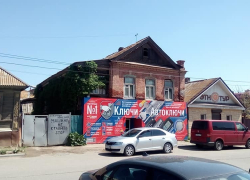 С дома в Астрахани исчезла мемориальная табличка героя войны 