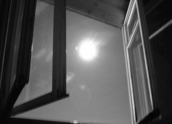 Астраханец, облокотившись на подоконник, выпал из окна 