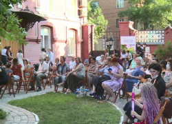 В музейном дворике астраханской галереи состоится арт-вечер «Пристань радости»