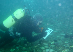 В Астрахани водолазы очистили дно канала имени Варвация для съемок телефильма