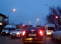 Астраханская полиция вычислила по соцсетям маршрутчика, который проехал на красный свет