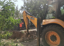 Водоканал устранит коммунальную аварию в одном из микрорайонов Астрахани до конца августа