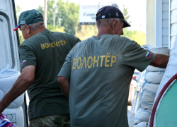 Астраханцы отправили в зону СВО более десяти тонн гумпомощи и гостинцы