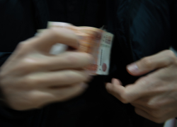 На взятке попался бывший инженер астраханской поликлиники