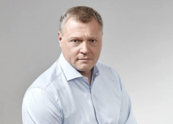 Игорь Бабушкин поздравил астраханок с праздником