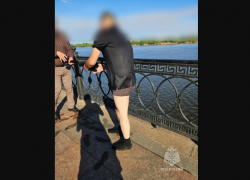 В Астрахани пожарные спасли мужчину от гибели в воде