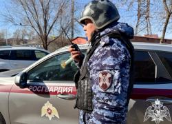 Букеты, конфеты, игрушка: астраханка спрятала краденые вещи в детскую коляску