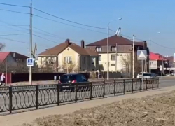 Астраханцы добиваются светофора на опасном участке дороги, где сбивают детей