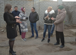 Жителей памятника архитектуры успокоили, что на улице они не останутся 