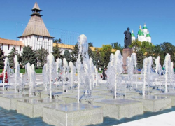 В действующем фонтане астраханцы нашли оголенные провода