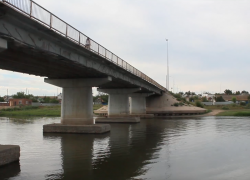 В селе Икряное Астраханской области начали капитально ремонтировать мост