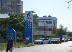 Где в Астрахани и кому будут сегодня продавать бензин: адрес заправок