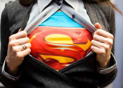 Астраханец разбил лопатой машину зятя