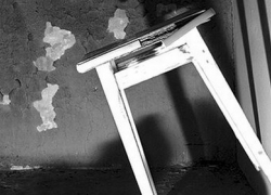 В Астрахани задержали молодую женщину, забившую подругу табуреткой