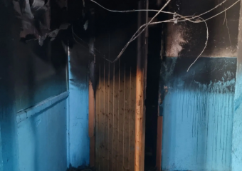 Пьяный астраханец залил перцем двух друзей и поджег квартиру