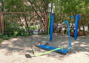 Общественники обеспокоены состоянием астраханских детских площадок во дворах