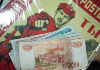 Привитые от коронавируса астраханцы могут получить 100 тысяч рублей