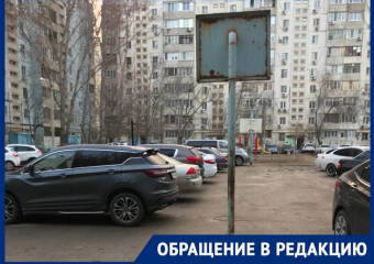 На улице Баумана спортивная площадка превратилась в стоянку для автохамов