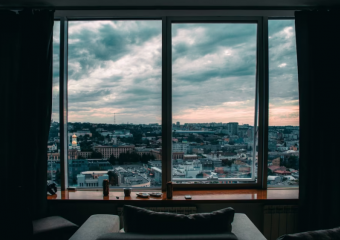 Астраханец выпал из окна своей квартиры в Советском районе