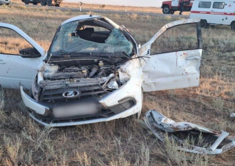 В Астраханской области при опрокидывании автомобиля погибли два человека