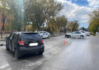 В Астрахани на улице Безжонова случилось тройное ДТП с пострадавшими