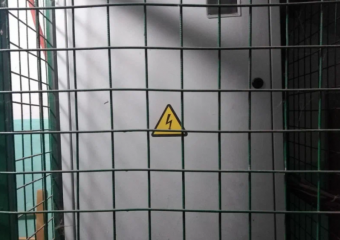 В Астрахани сотрудник электросетевой компании ускорял свою работу за деньги