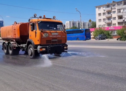 Астраханская жара повлияла на состояние городских дорог