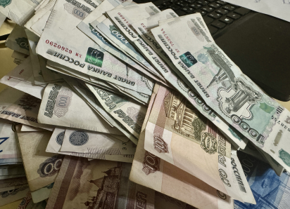 В Астрахани сын предпринимателя отдал из сейфа все золото и деньги на миллионы рублей