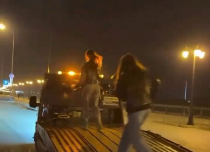 В Астрахани наказали молодежь за веселые танцы в неположенном месте