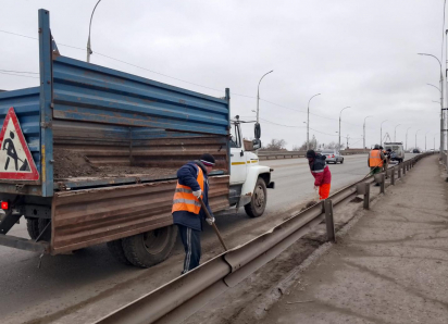 В Астрахани зачищают Новый мост