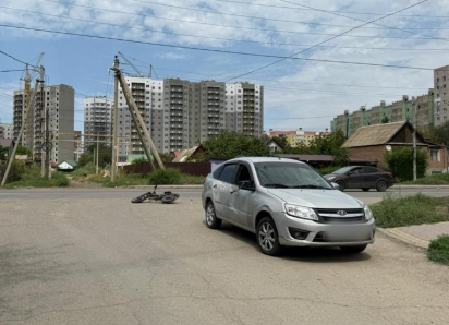 Вот это поворот: астраханец на «Ладе» сбил парня на СИМ во время разворота