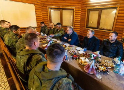 Астраханский губернатор привез гумпомощь и награды бойцам в зону СВО