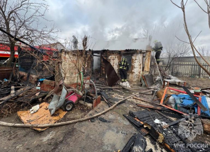 Под Астраханью сгорел жилой дом: его хозяйки получили ожоги