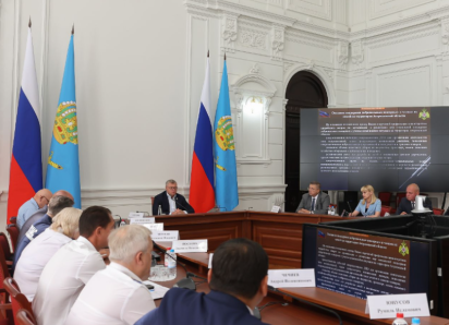 Астраханский губернатор поручил главам районов поддерживать добровольных пожарных