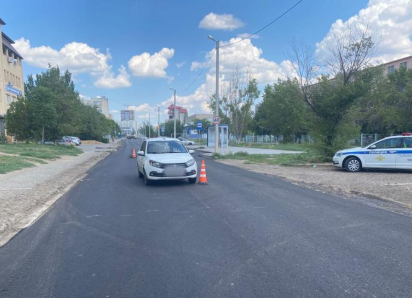 В Астрахани машина сбила переходившую дорогу школьницу