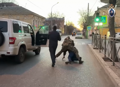 В Астрахани двух полицейских заподозрили в подкидывании наркотиков