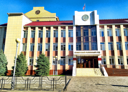 В Астрахани женщина сломавшая ногу в автобусе, требует с таксопарка три миллиона 