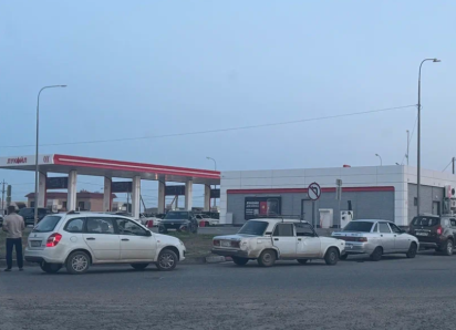 В Астрахани ограничили стоянку машин рядом с автозаправками