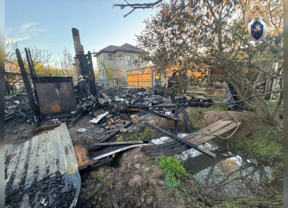 В гибели пятерых детей на пожаре в Астрахани обвиняют их мать