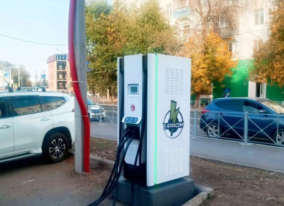 В Астрахани открыли новую электрозарядную станцию для автомобилей: ввод еще десяти готовится
