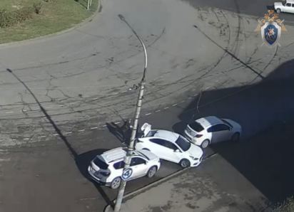 Астраханец средь бела дня закрыл человека в багажнике и увез