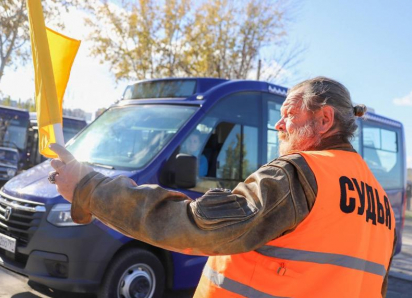 Водители астраханских автобусов устроили соревнования между собой