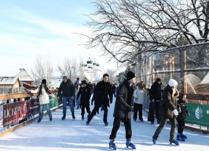 Из-за большого потока посетителей на катке в Астрахани усилили меры безопасности