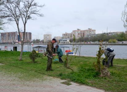 Астраханские скверы и парки готовят к сезону прогулок и празднованию 9 Мая